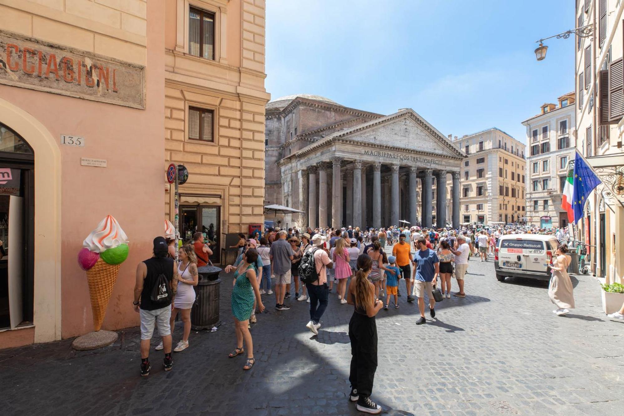 Iflat Pantheon'S Roomy And Friendly Apartment Рим Екстер'єр фото
